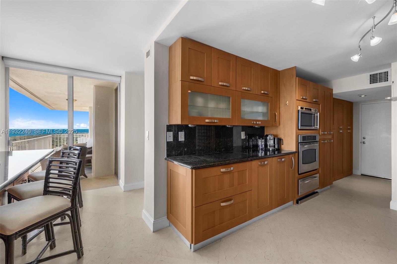 881 Ocean Dr #20A Key Biscayne, FL 33149