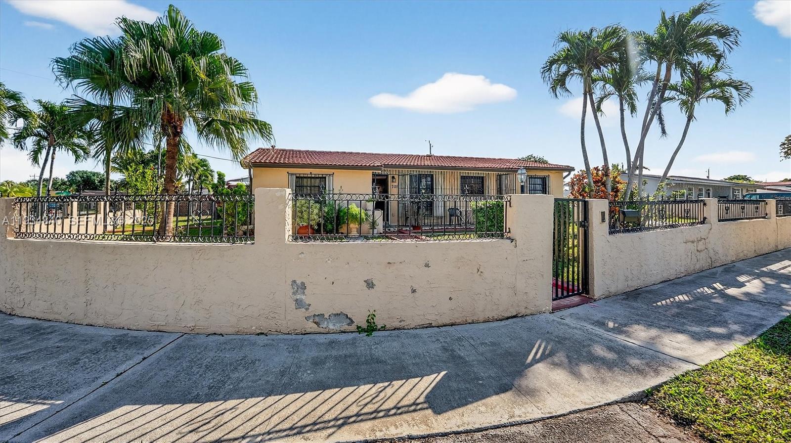 1701 SW 92nd Pl Miami, FL 33165