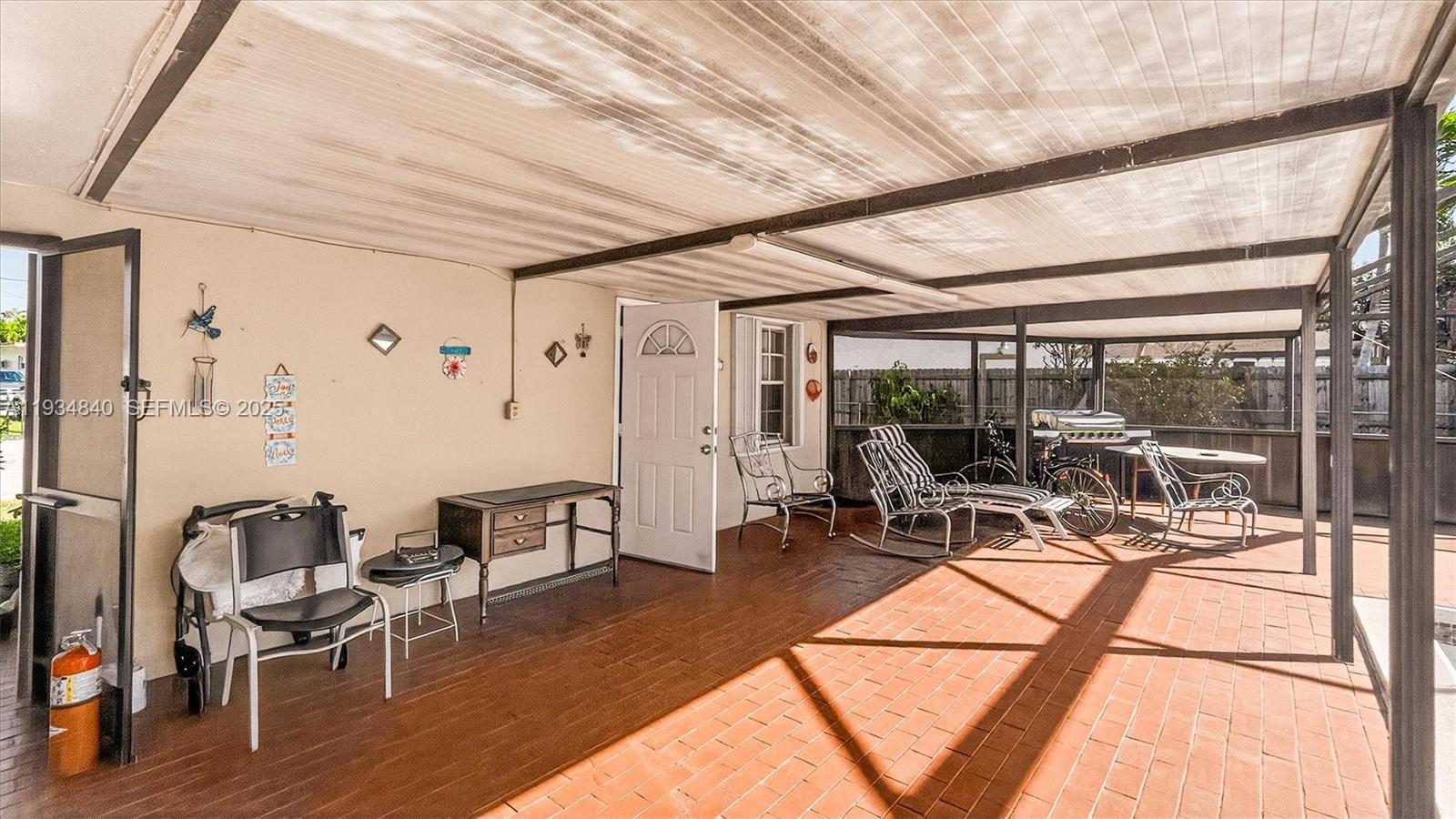 1701 SW 92nd Pl Miami, FL 33165