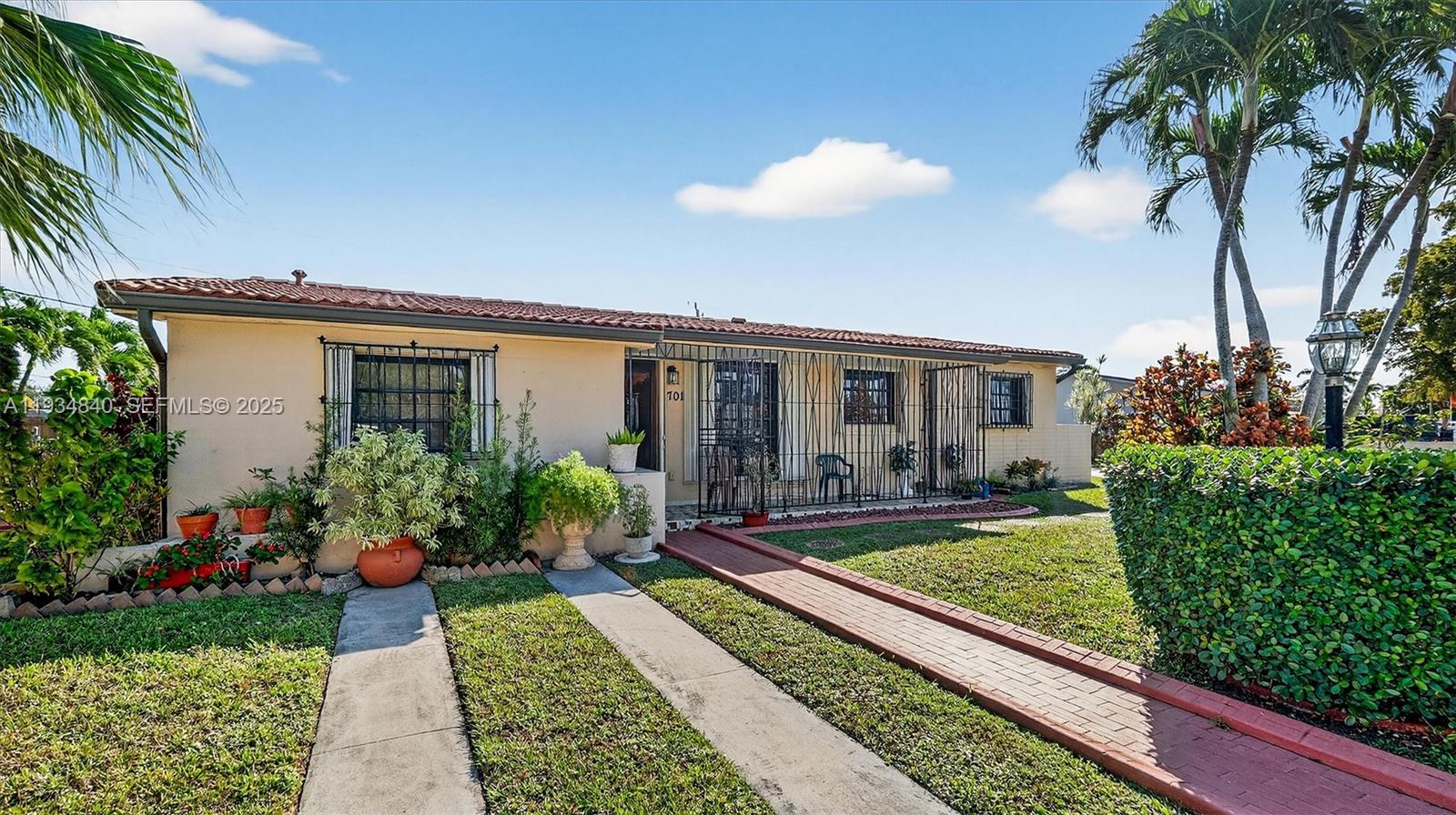 1701 SW 92nd Pl Miami, FL 33165