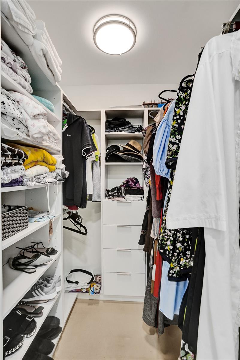 image Trump Tower I42