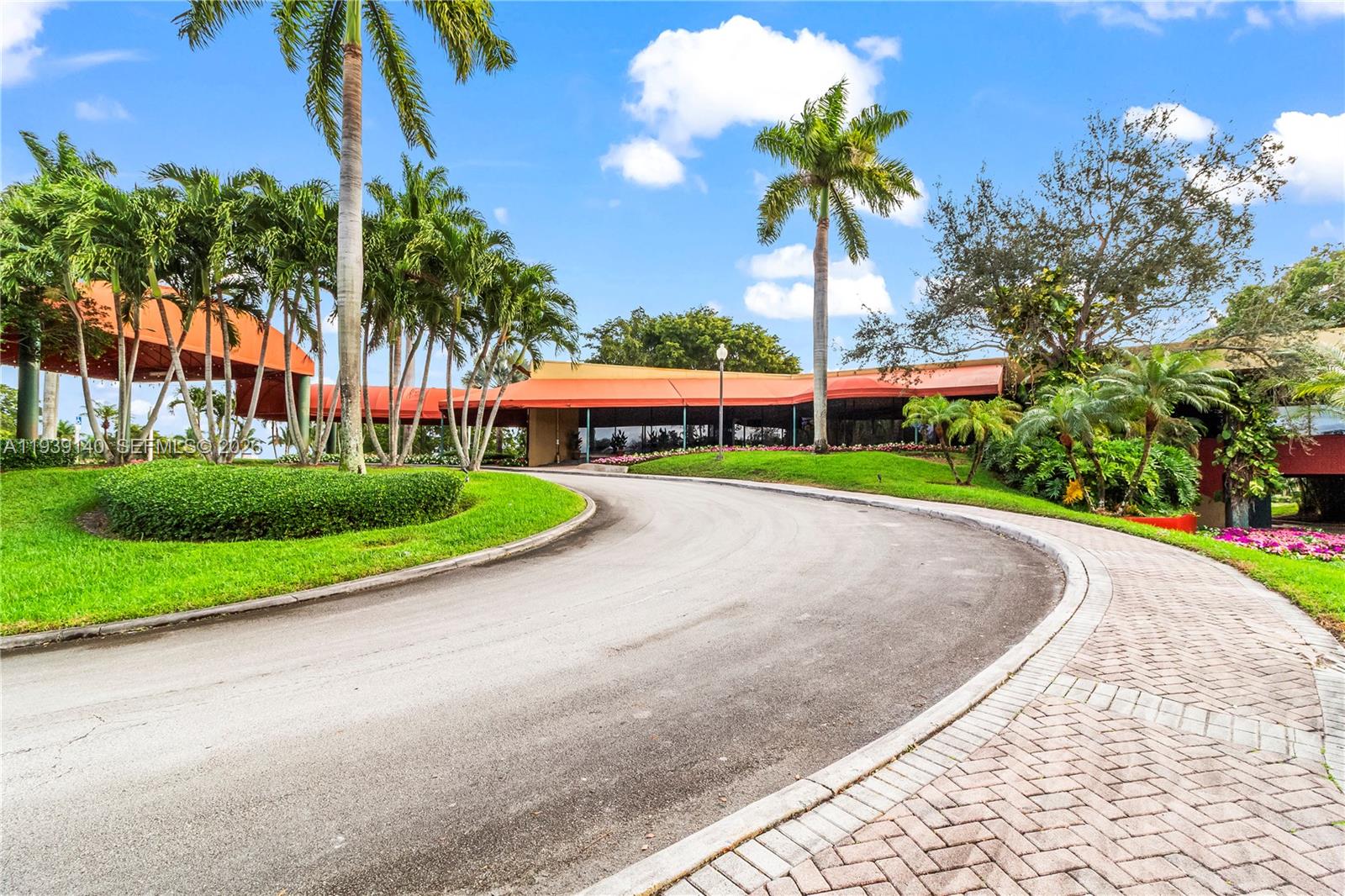 9001 Jacaranda #105 Plantation, FL 33324