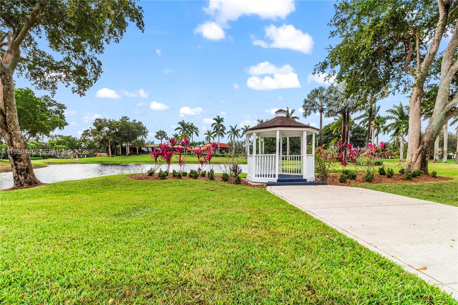 9001 Jacaranda #105 Plantation, FL 33324