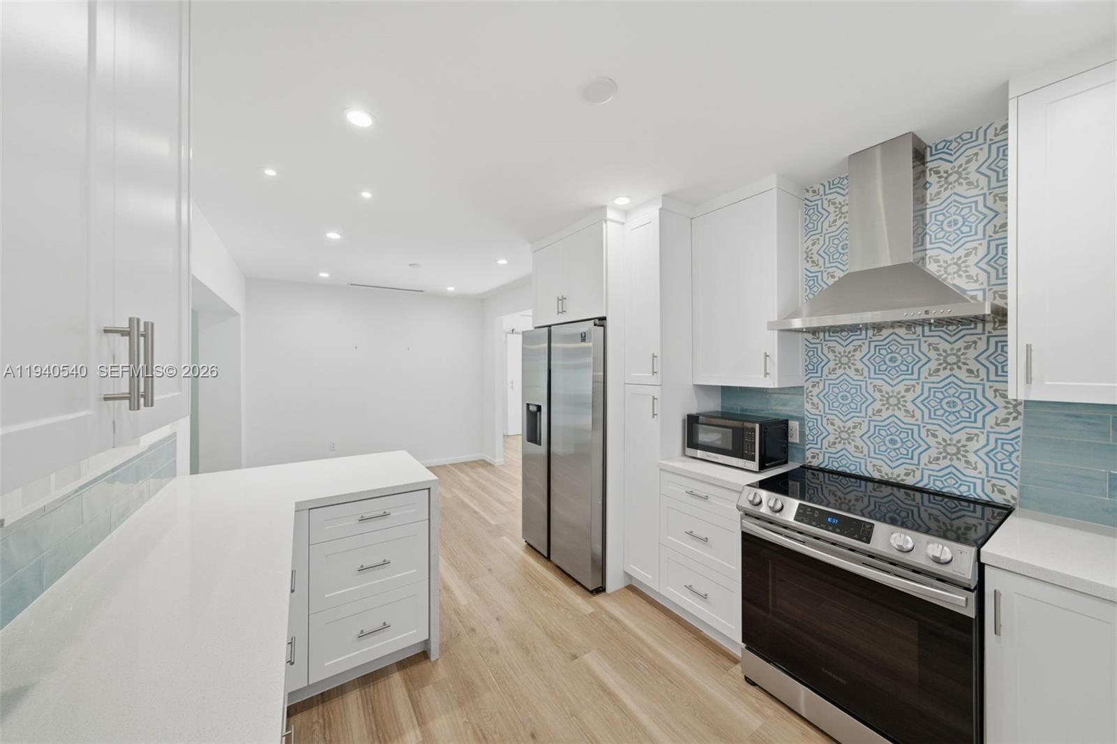 3681 SW 21st St Miami, FL 33145