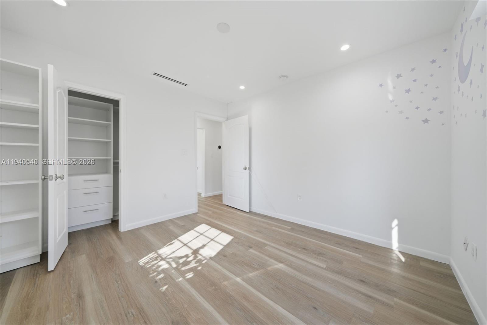 3681 SW 21st St Miami, FL 33145