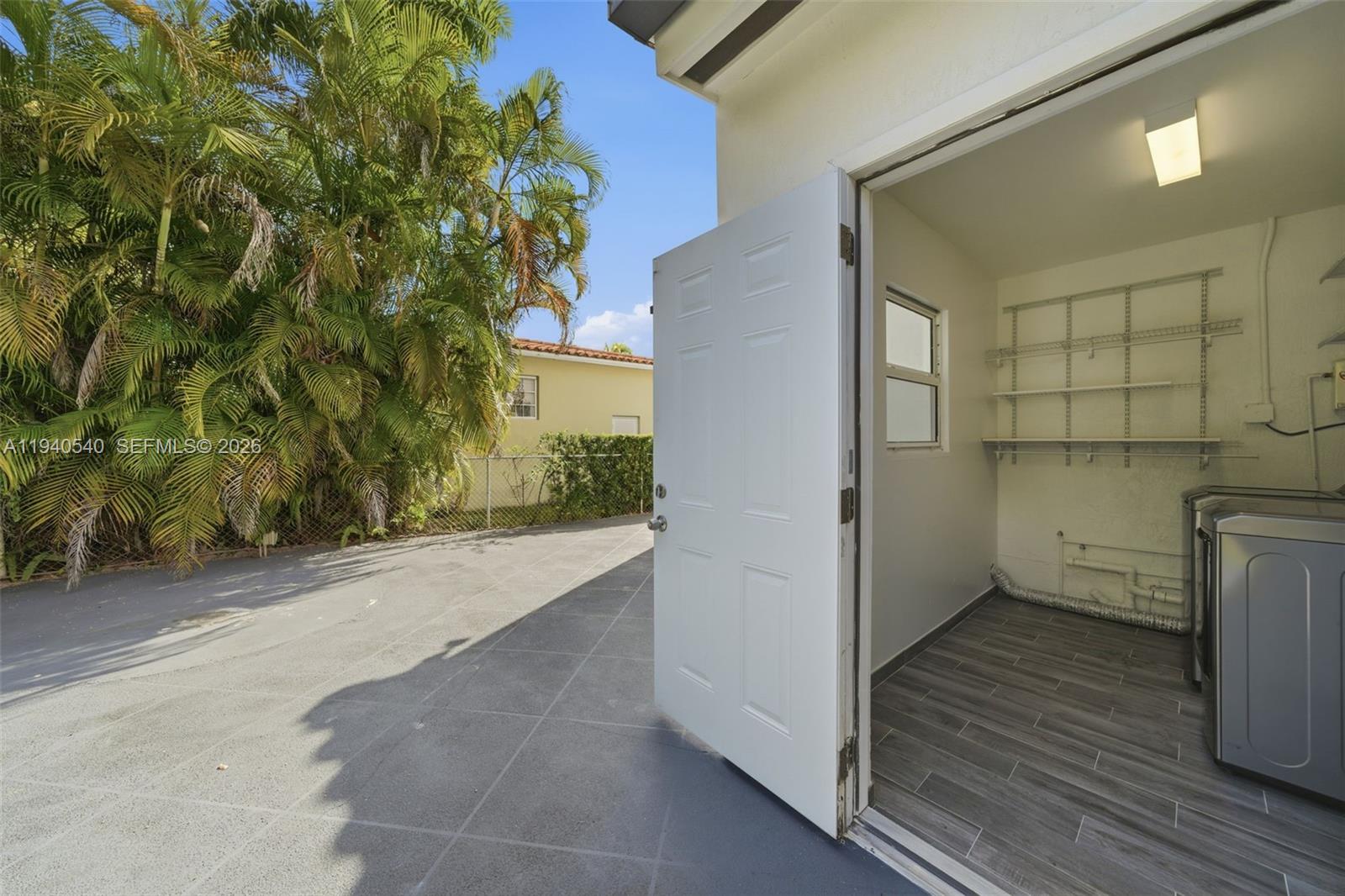 3681 SW 21st St Miami, FL 33145