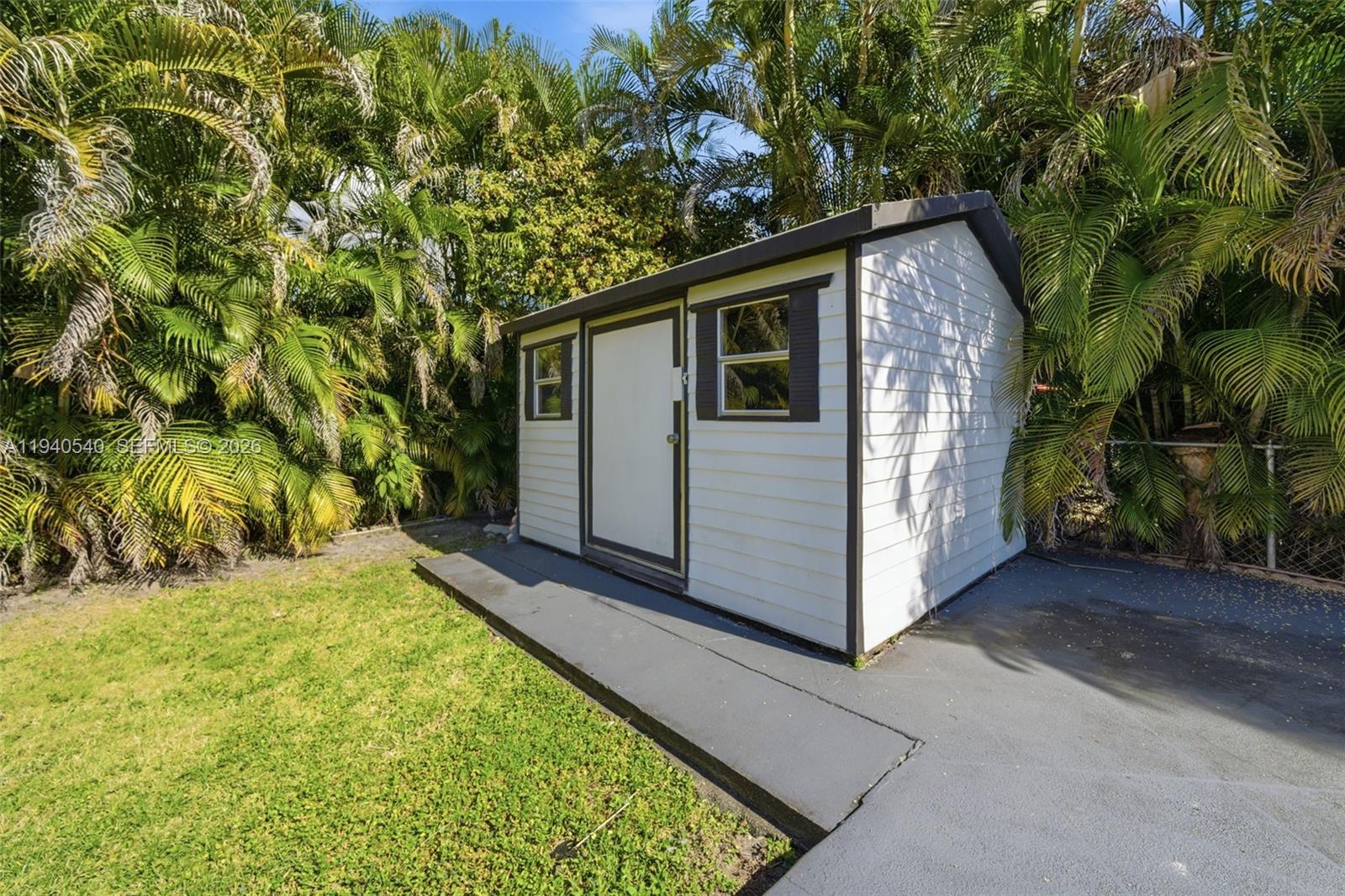 3681 SW 21st St Miami, FL 33145