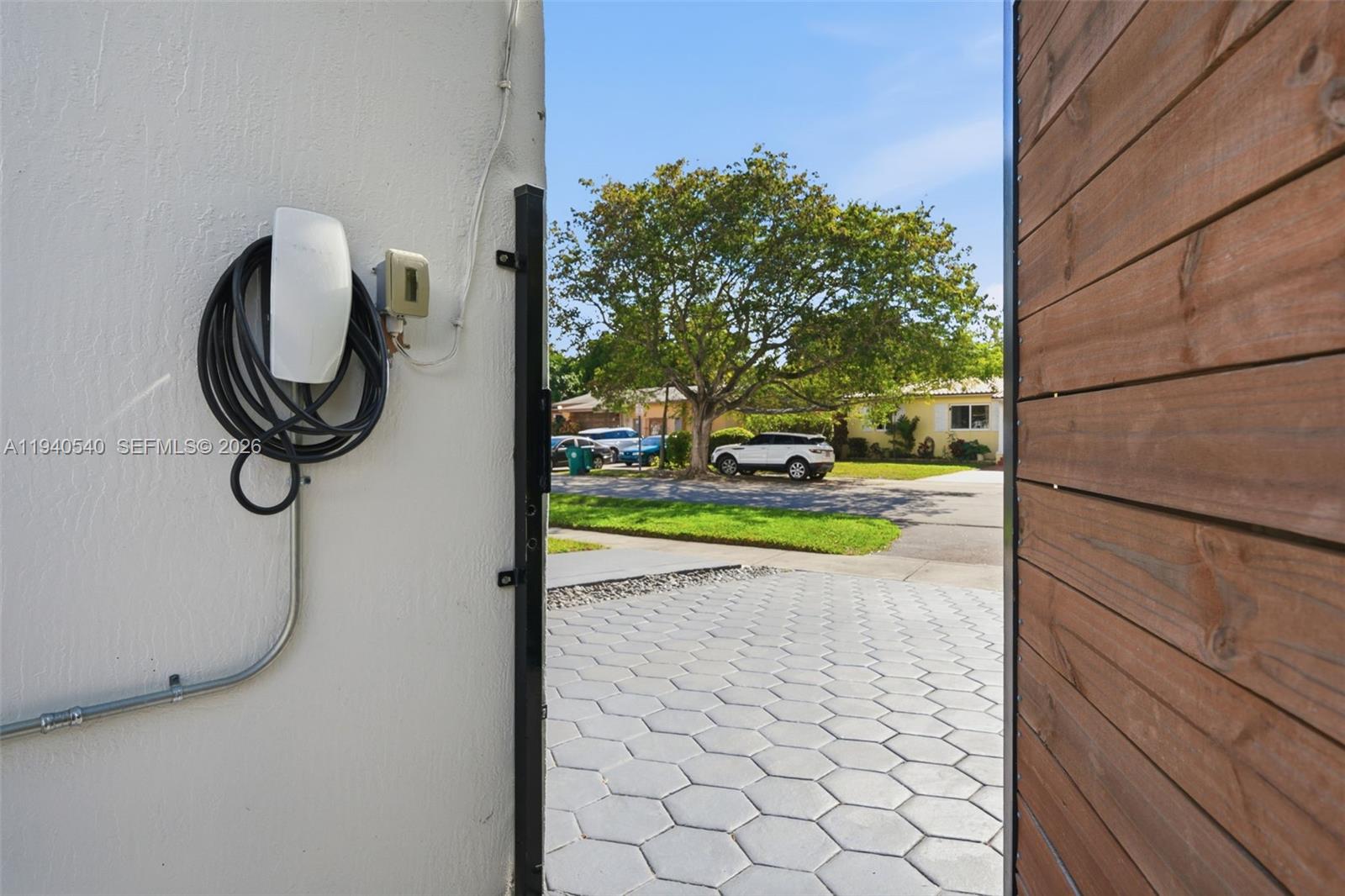 3681 SW 21st St Miami, FL 33145