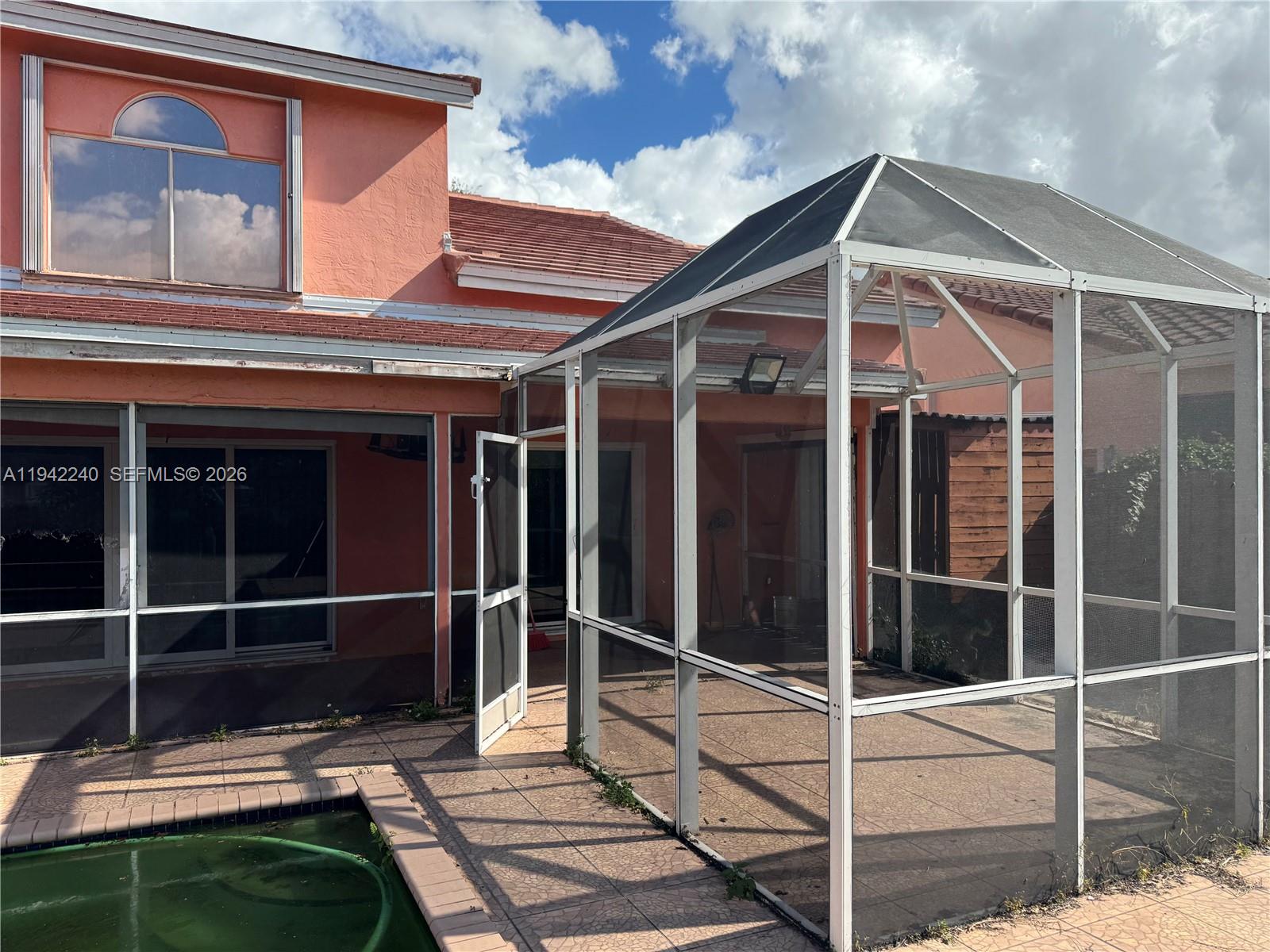 19720 NW 87th Pl Hialeah, FL 33018