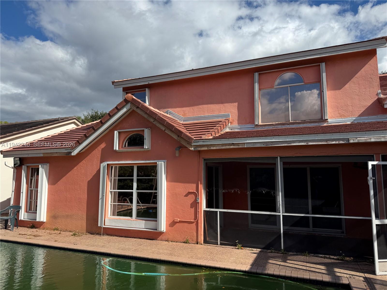 19720 NW 87th Pl Hialeah, FL 33018