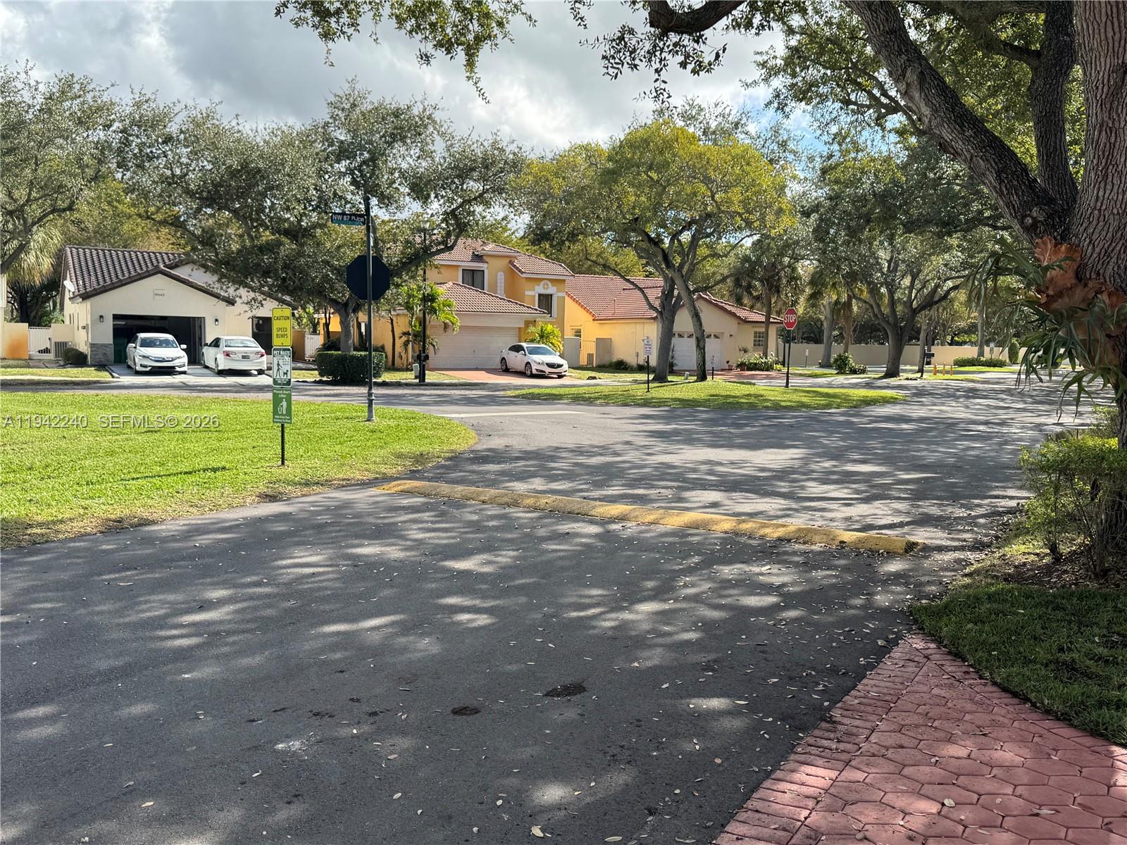 19720 NW 87th Pl Hialeah, FL 33018