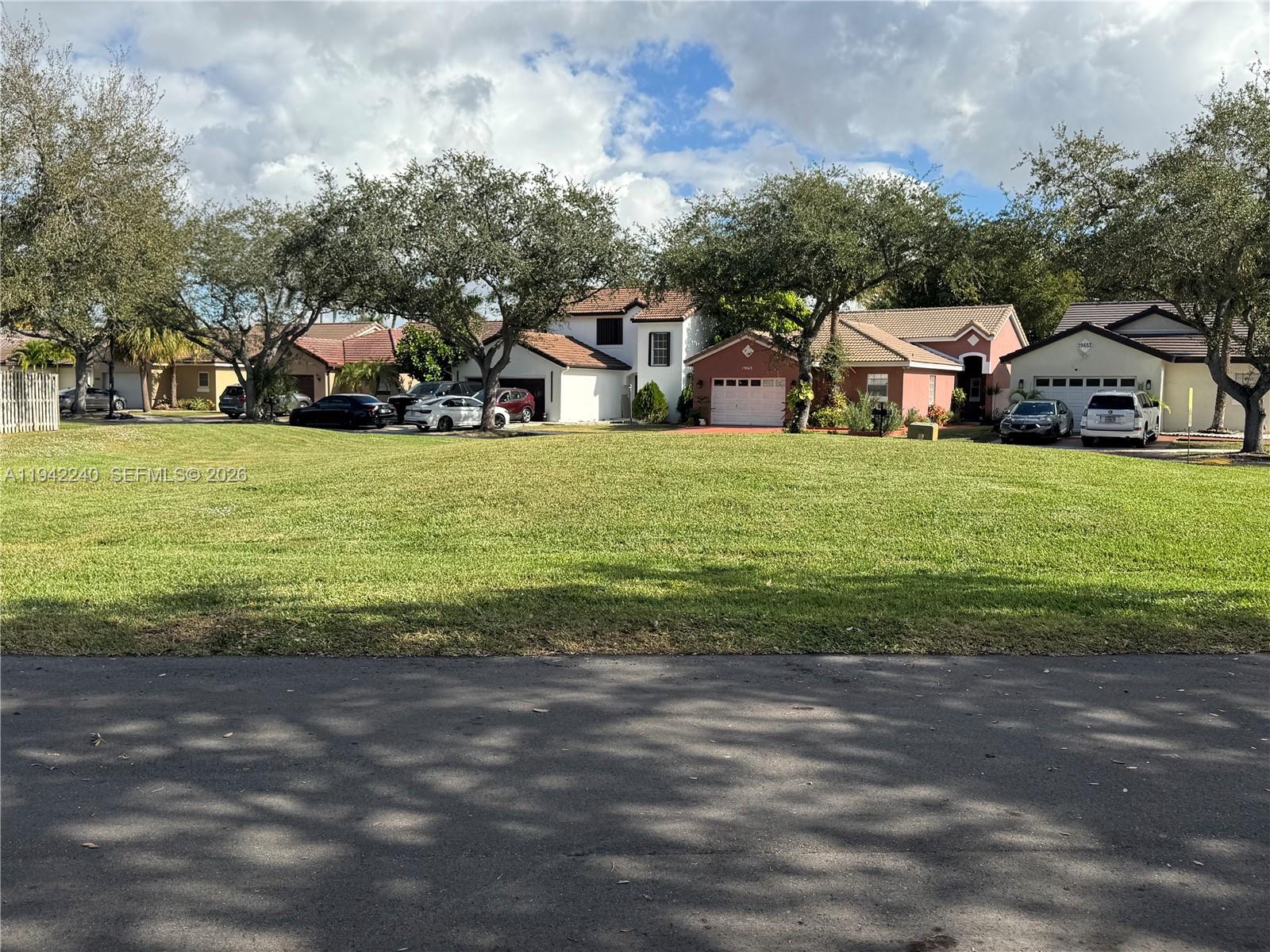 19720 NW 87th Pl Hialeah, FL 33018