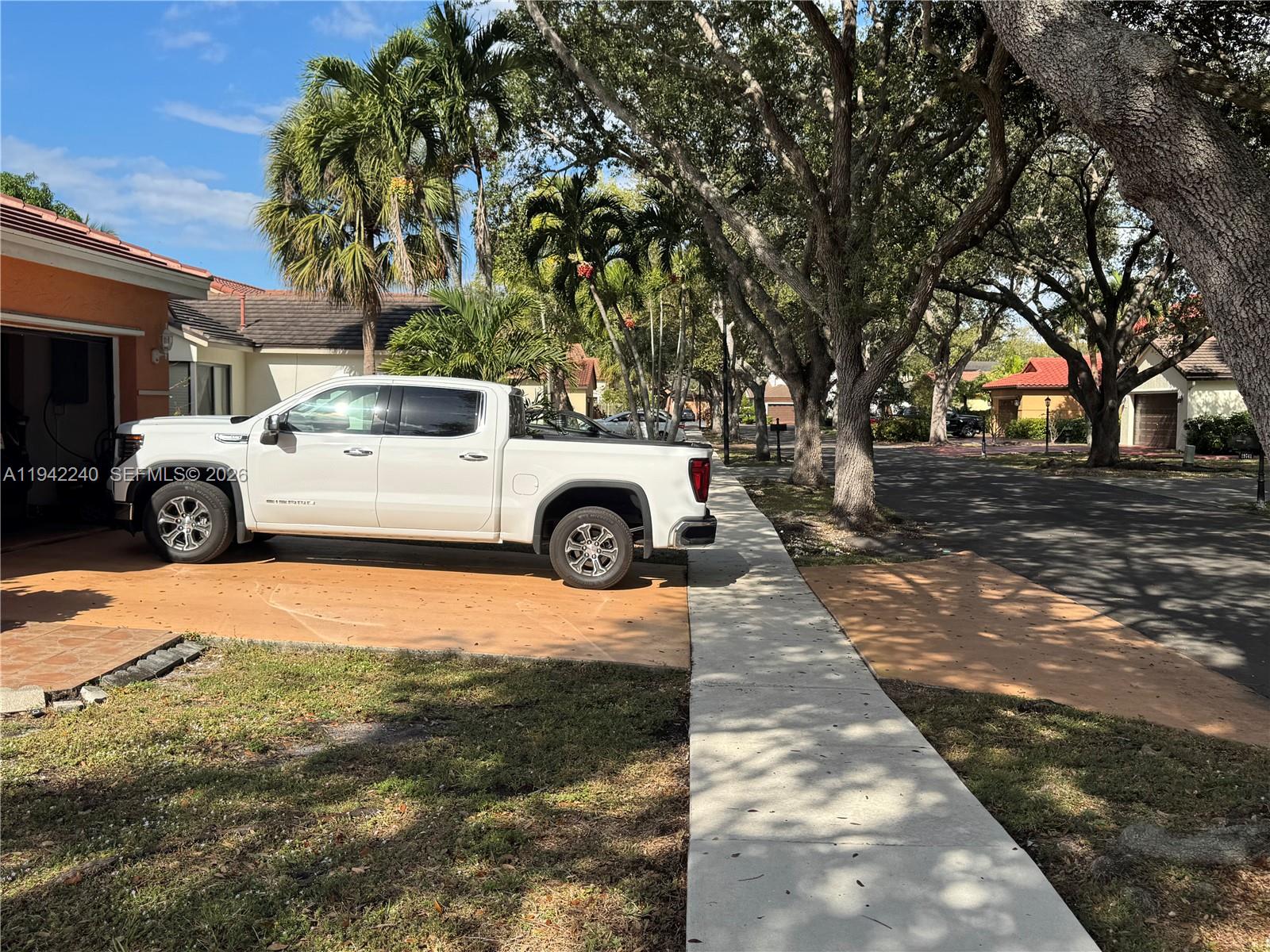 19720 NW 87th Pl Hialeah, FL 33018