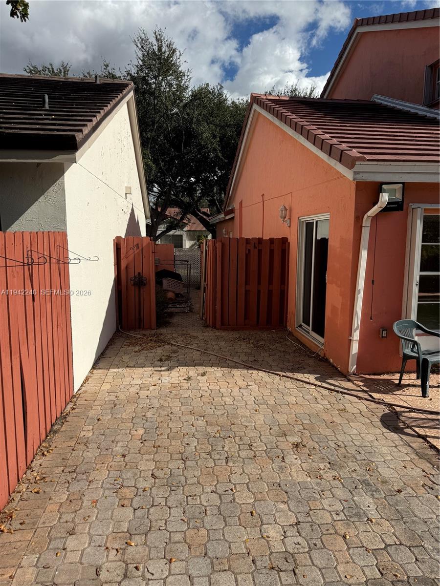 19720 NW 87th Pl Hialeah, FL 33018