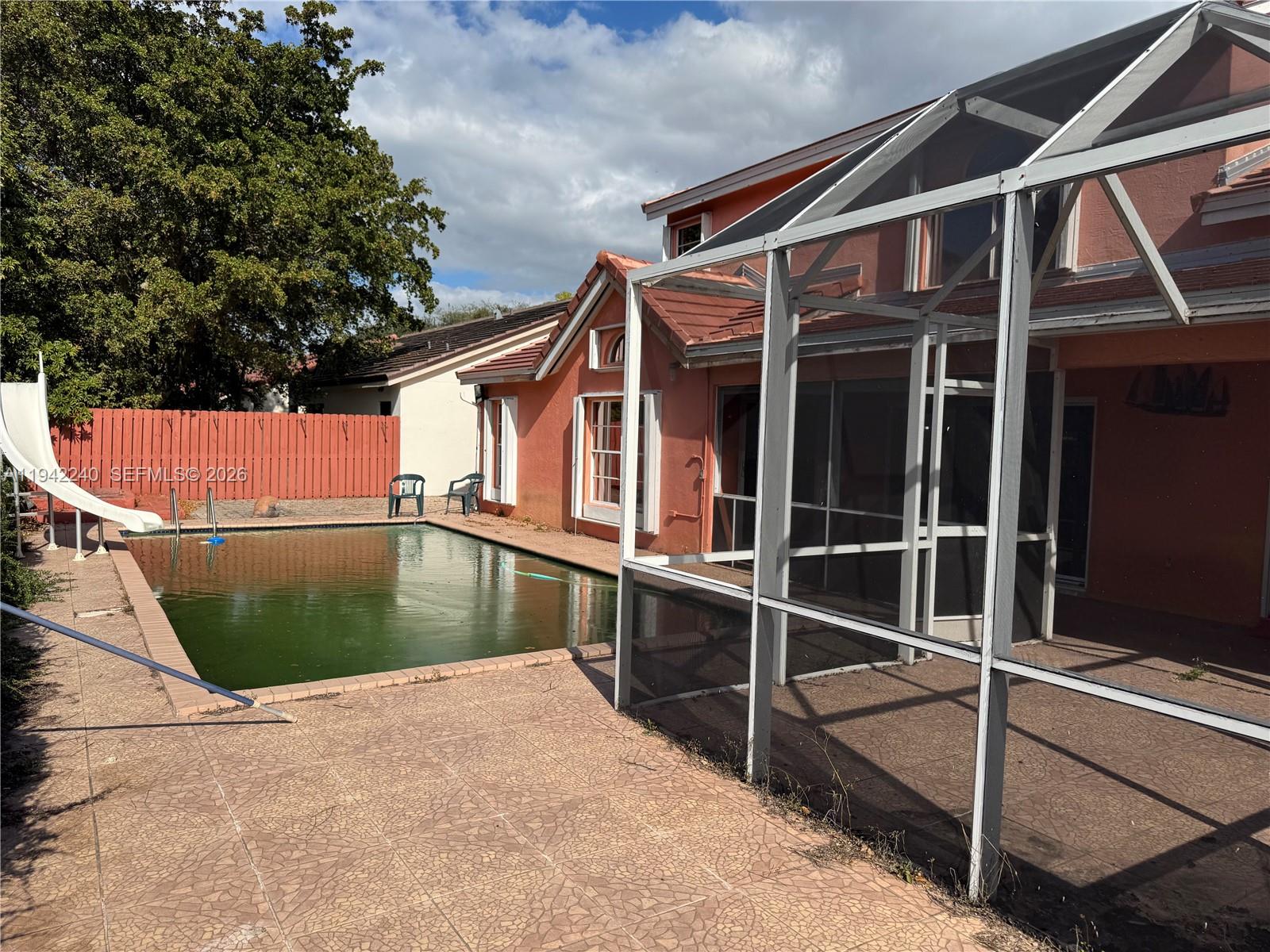 19720 NW 87th Pl Hialeah, FL 33018