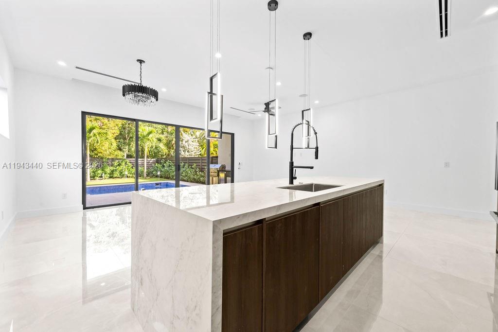 1122 NE 10th Ave Fort Lauderdale, FL 33304