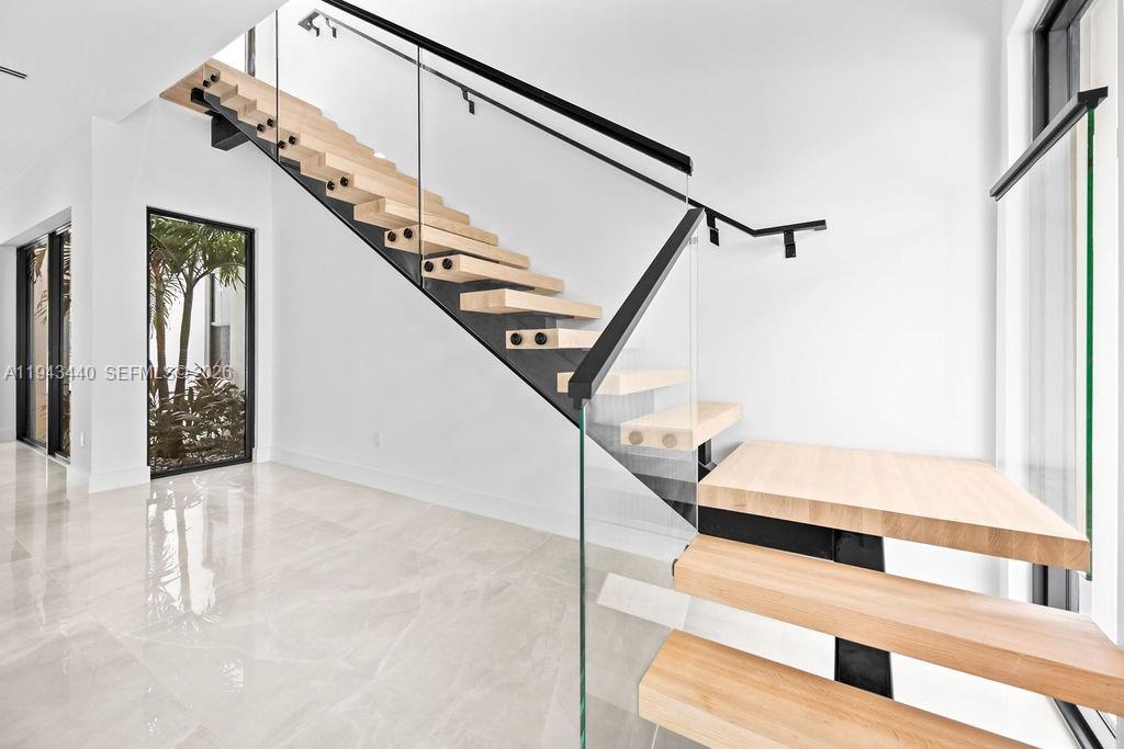 1122 NE 10th Ave Fort Lauderdale, FL 33304