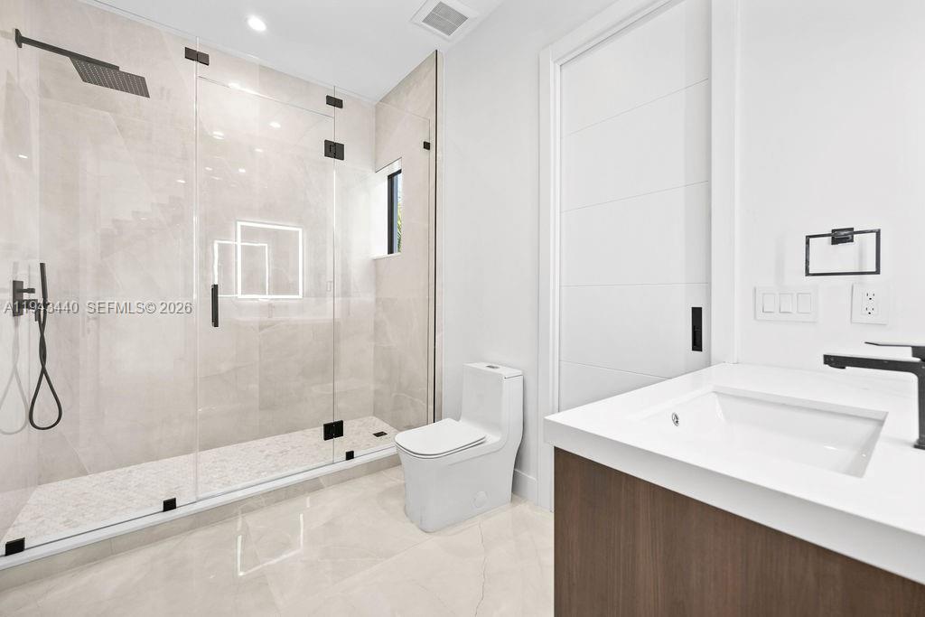 1122 NE 10th Ave Fort Lauderdale, FL 33304