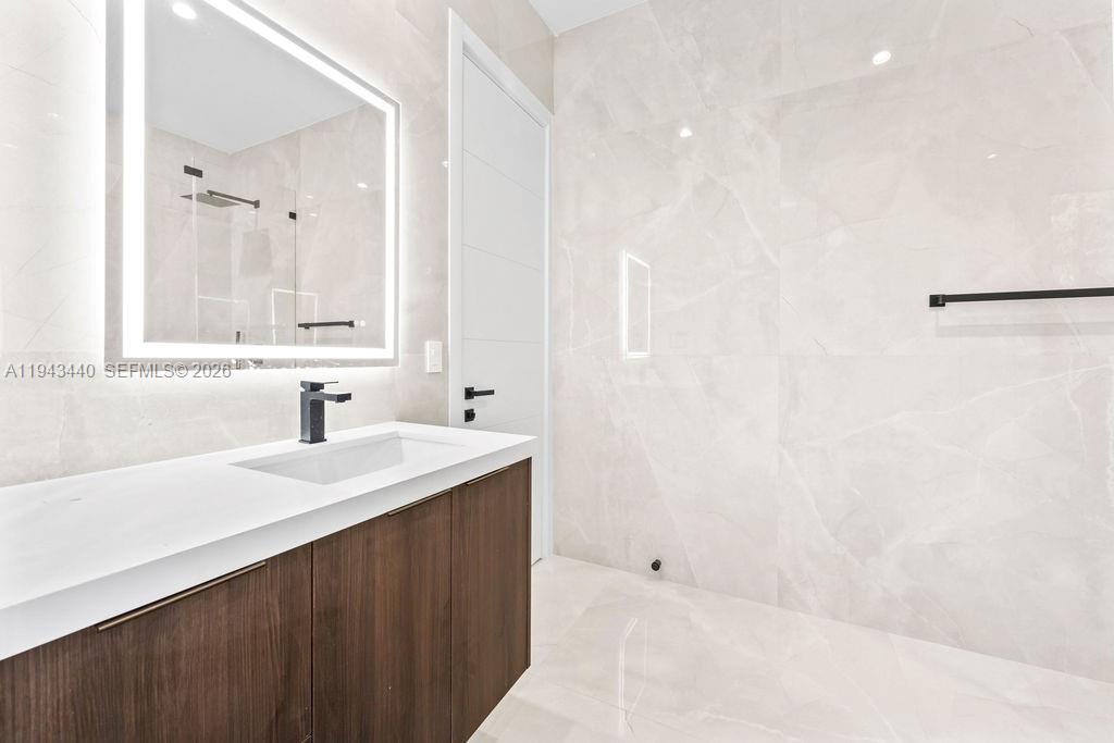 1122 NE 10th Ave Fort Lauderdale, FL 33304