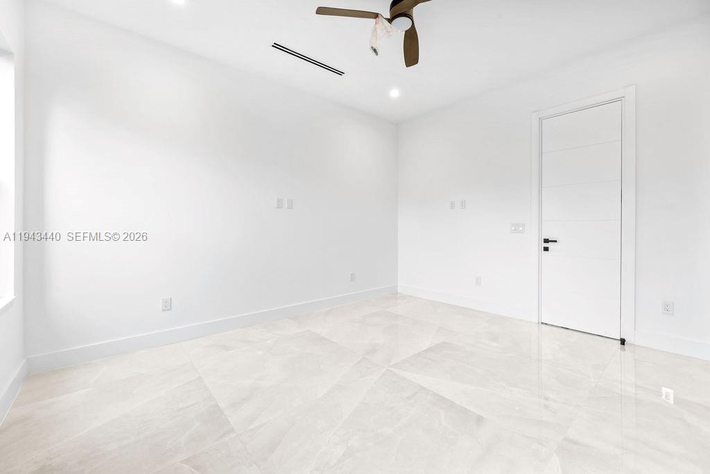 1122 NE 10th Ave Fort Lauderdale, FL 33304