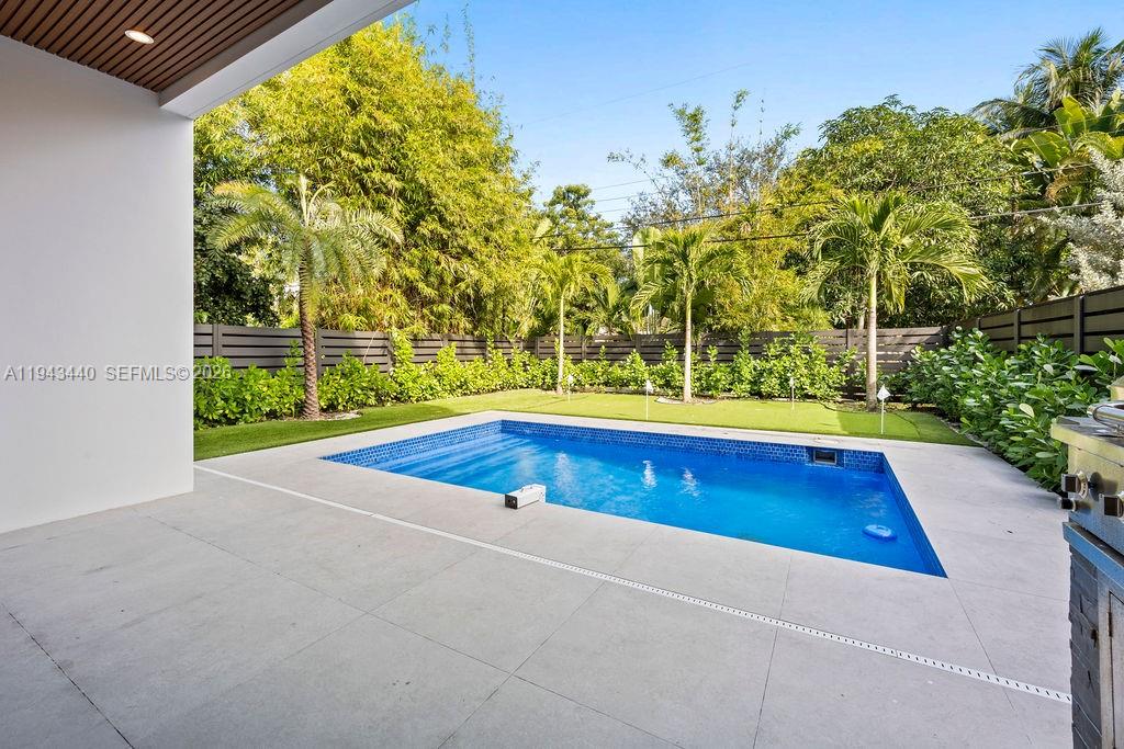 1122 NE 10th Ave Fort Lauderdale, FL 33304