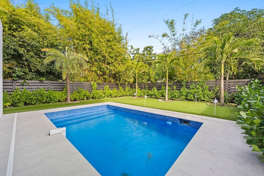 1122 NE 10th Ave Fort Lauderdale, FL 33304