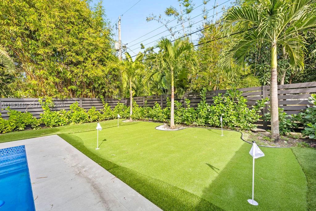 1122 NE 10th Ave Fort Lauderdale, FL 33304