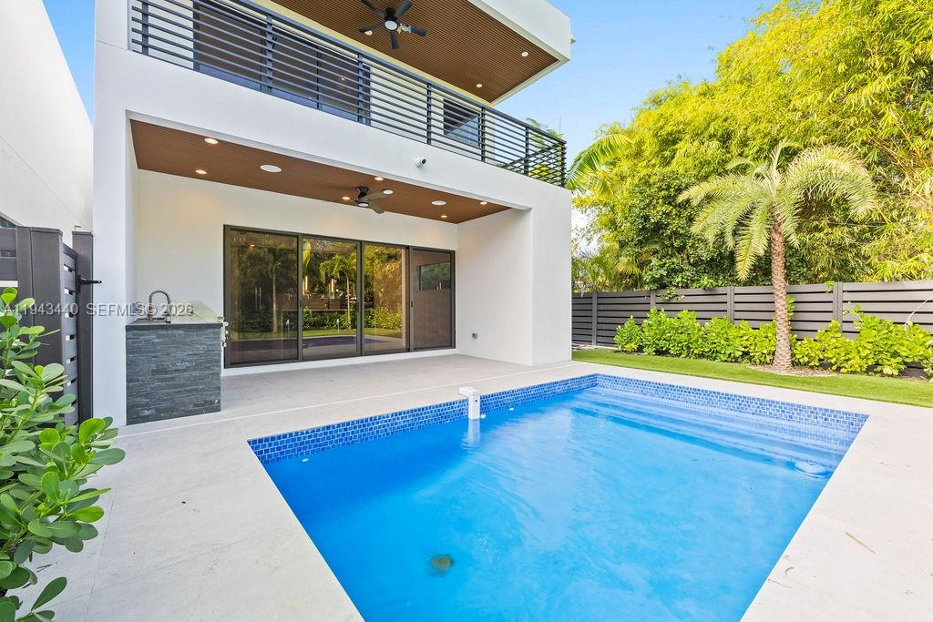 1122 NE 10th Ave Fort Lauderdale, FL 33304