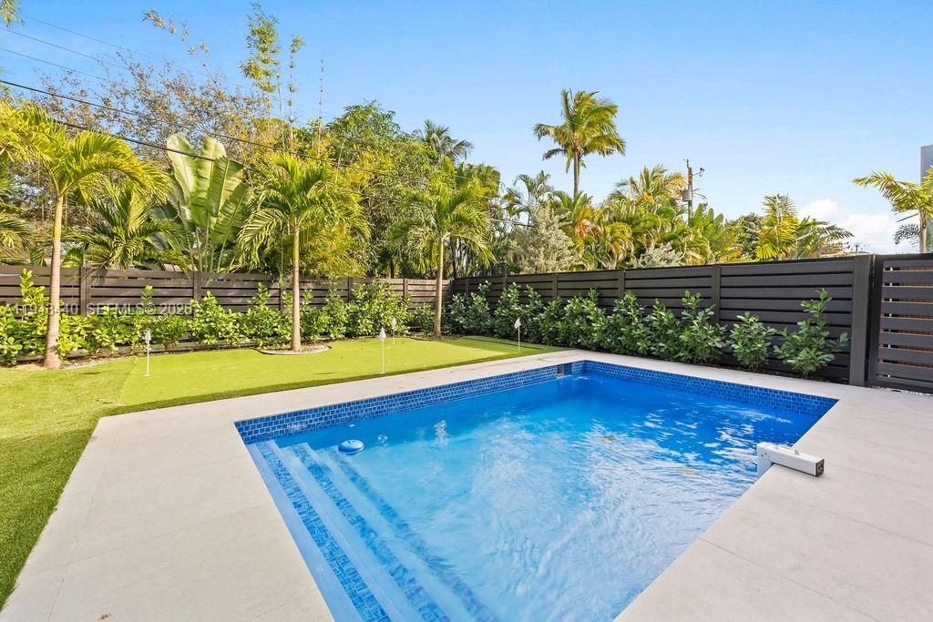 1122 NE 10th Ave Fort Lauderdale, FL 33304