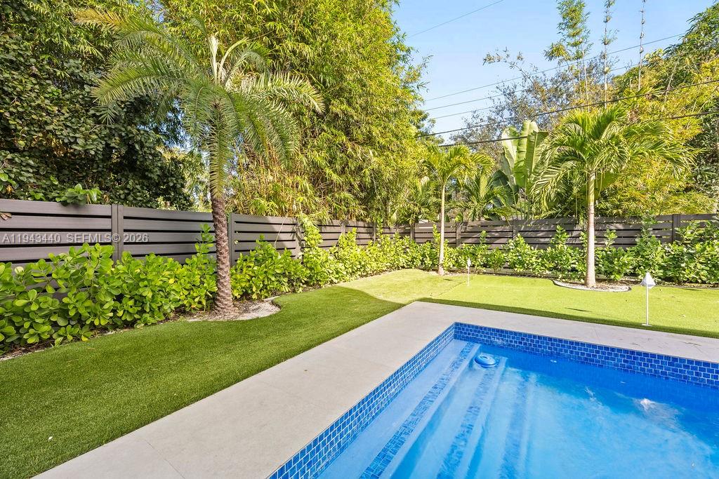 1122 NE 10th Ave Fort Lauderdale, FL 33304