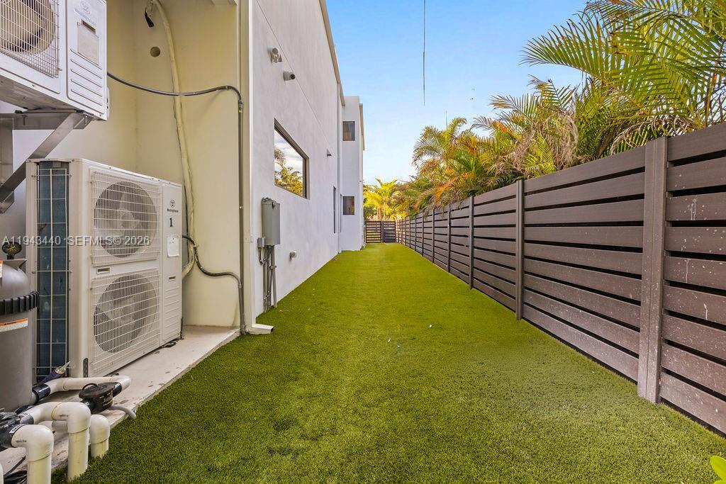 1122 NE 10th Ave Fort Lauderdale, FL 33304