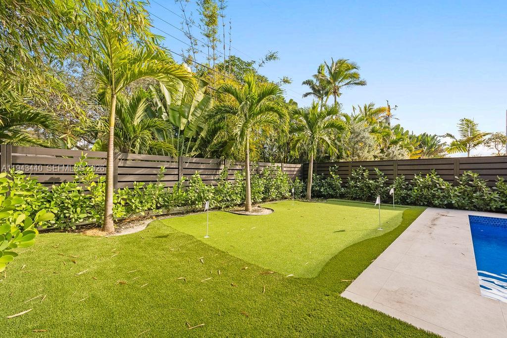 1122 NE 10th Ave Fort Lauderdale, FL 33304