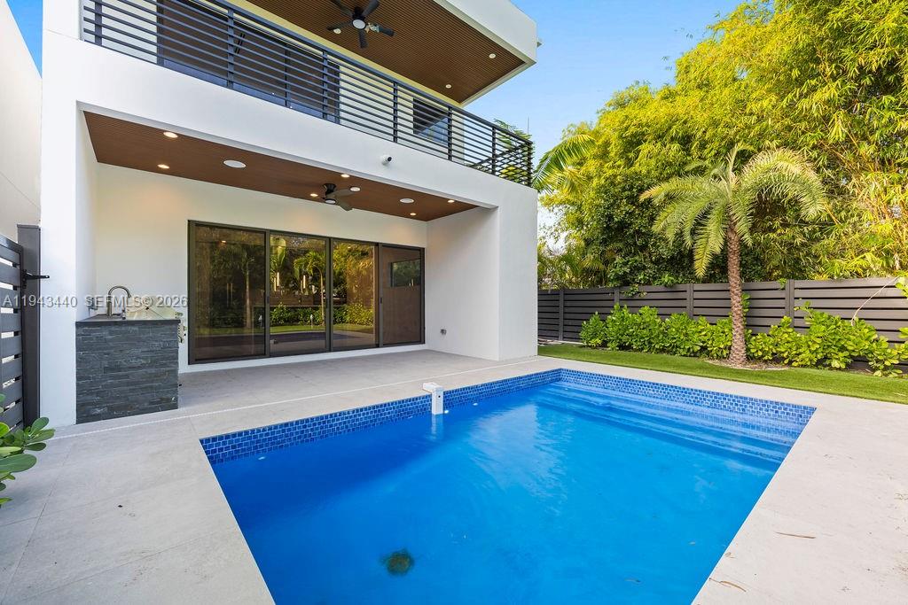 1122 NE 10th Ave Fort Lauderdale, FL 33304