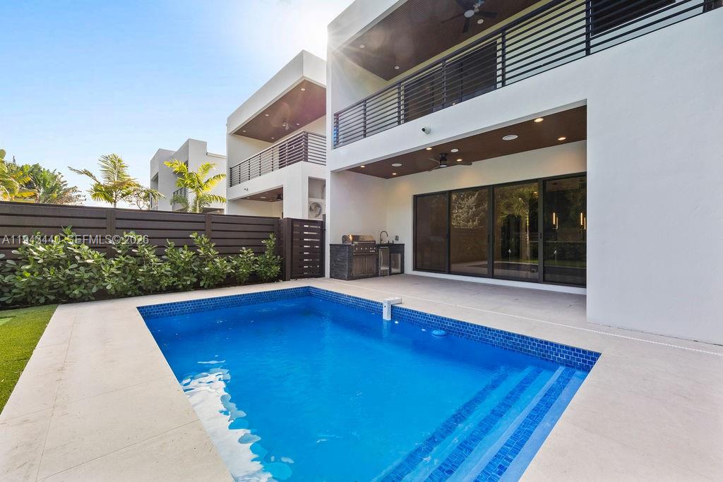 1122 NE 10th Ave Fort Lauderdale, FL 33304