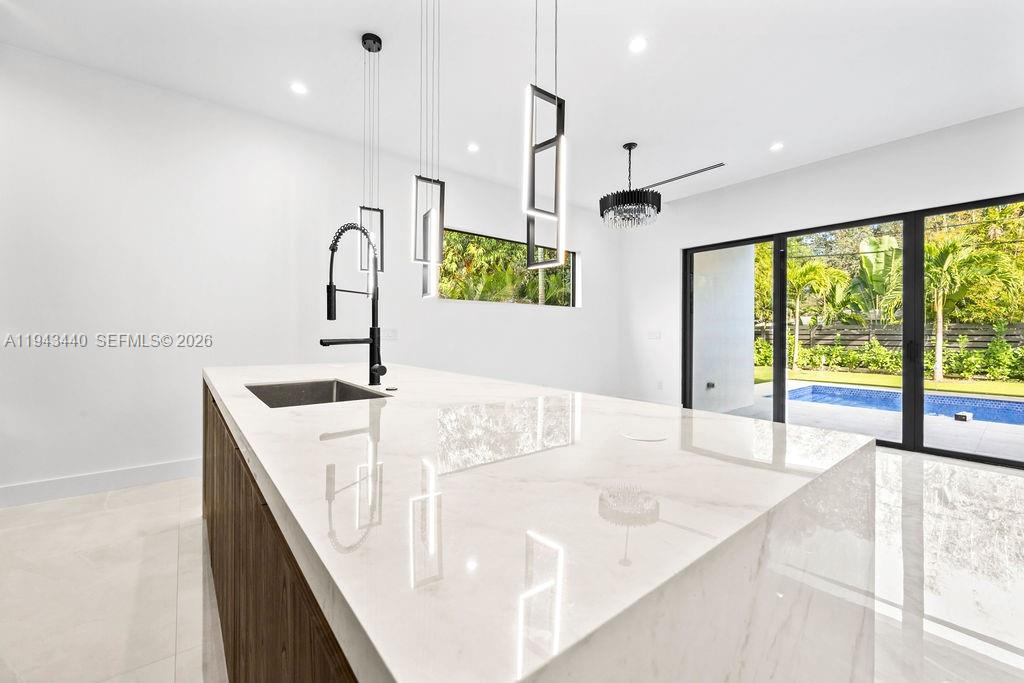 1122 NE 10th Ave Fort Lauderdale, FL 33304