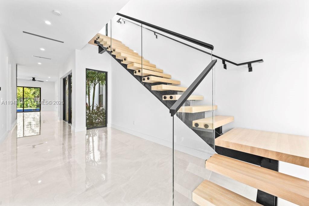 1122 NE 10th Ave Fort Lauderdale, FL 33304