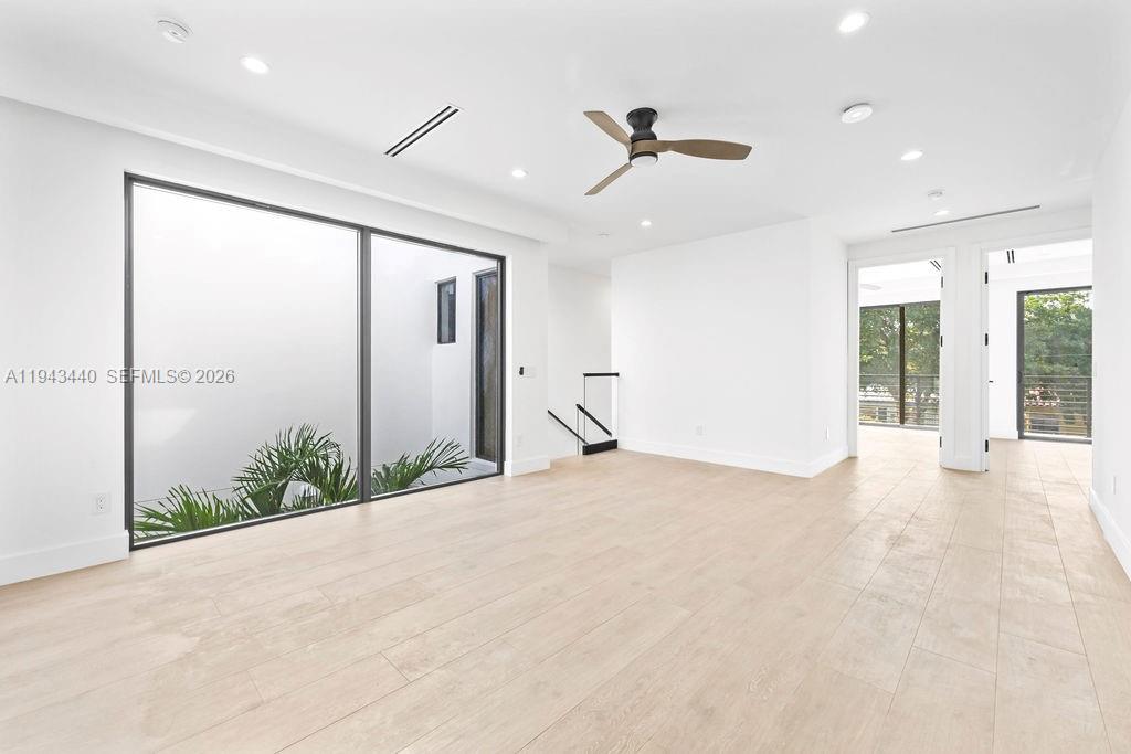 1122 NE 10th Ave Fort Lauderdale, FL 33304