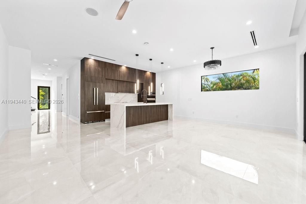 1122 NE 10th Ave Fort Lauderdale, FL 33304