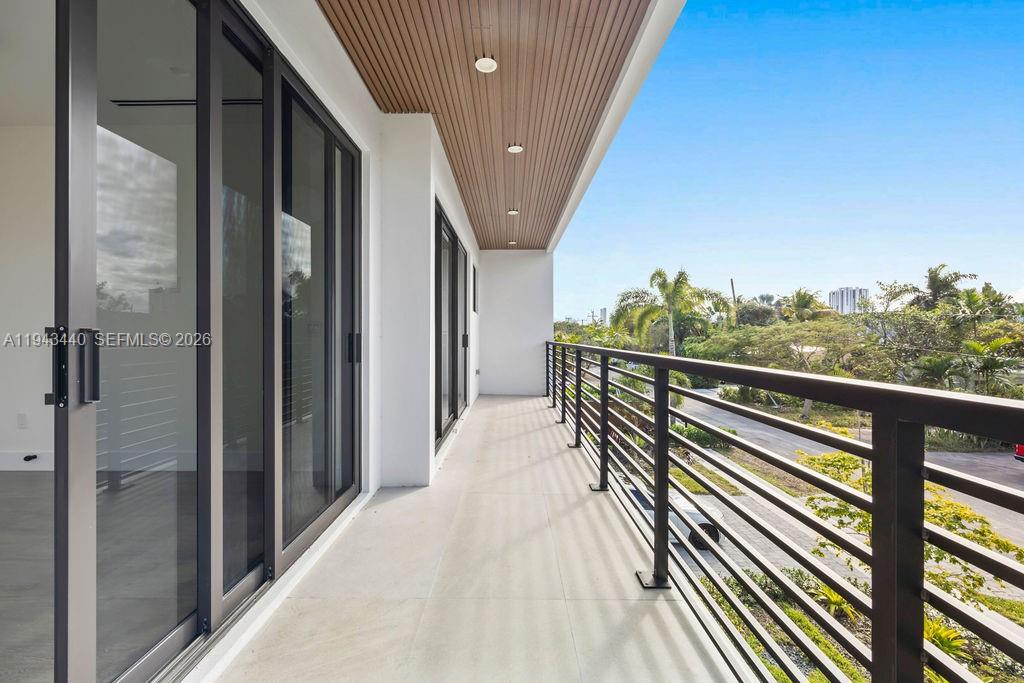 1122 NE 10th Ave Fort Lauderdale, FL 33304