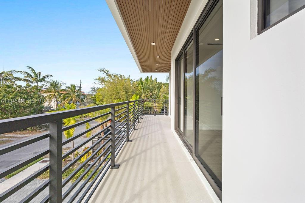 1122 NE 10th Ave Fort Lauderdale, FL 33304