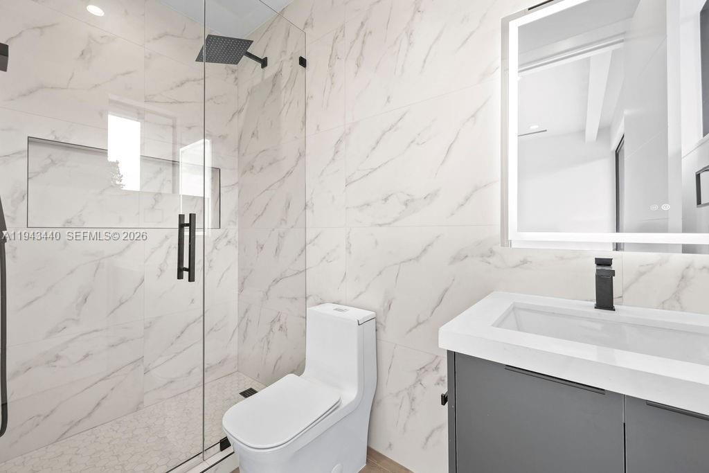 1122 NE 10th Ave Fort Lauderdale, FL 33304