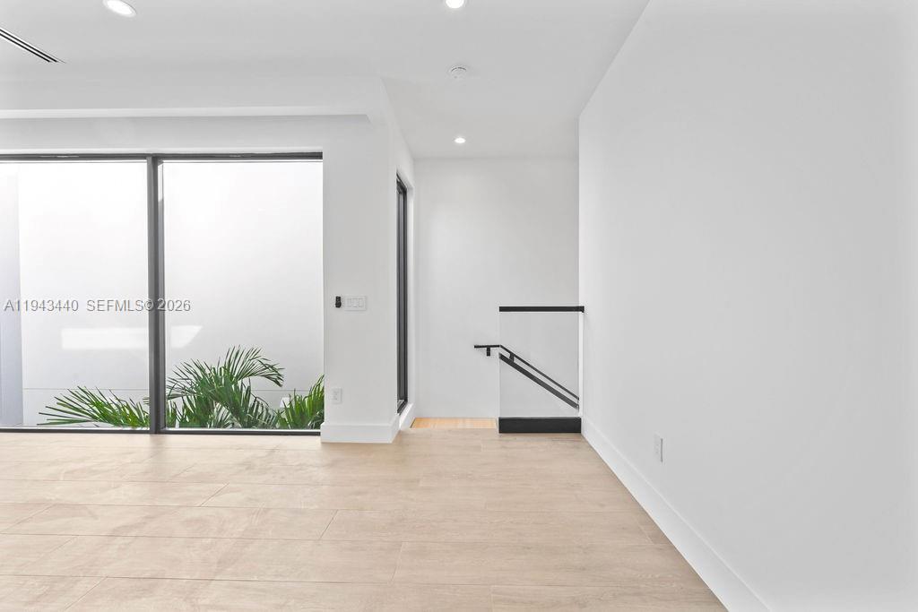 1122 NE 10th Ave Fort Lauderdale, FL 33304