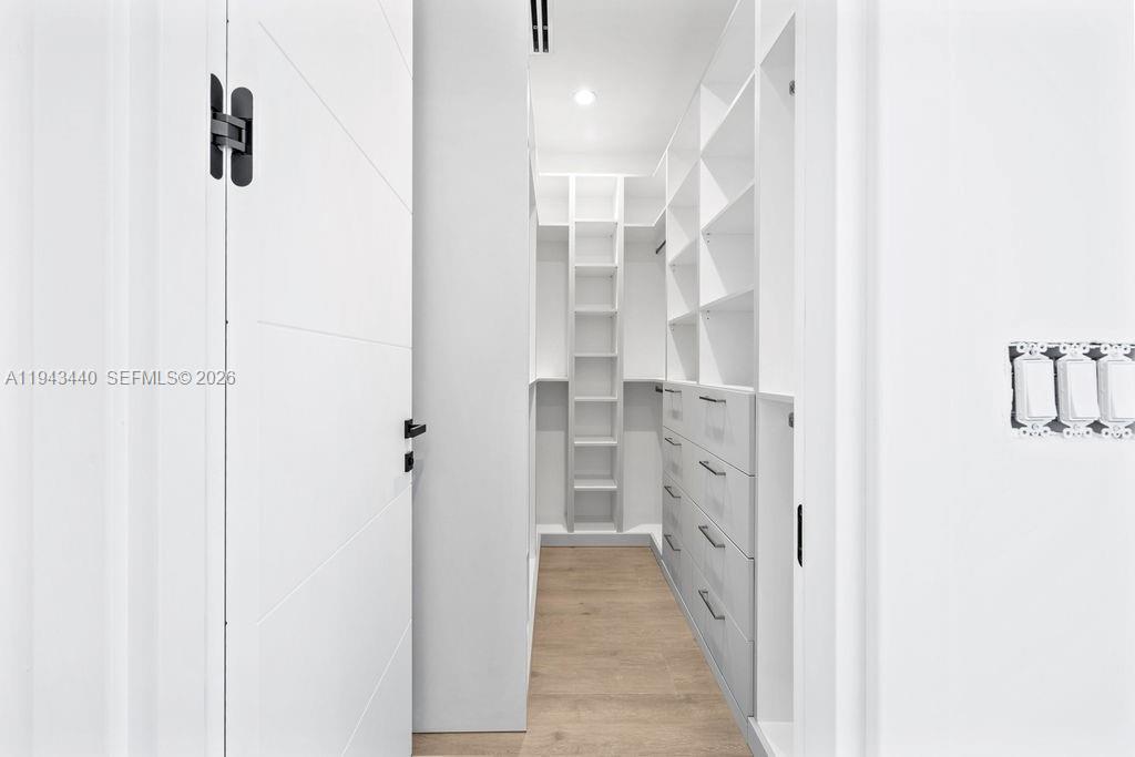 1122 NE 10th Ave Fort Lauderdale, FL 33304