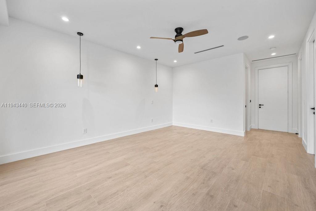 1122 NE 10th Ave Fort Lauderdale, FL 33304