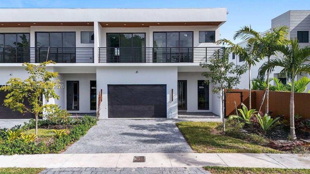 1122 NE 10th Ave Fort Lauderdale, FL 33304