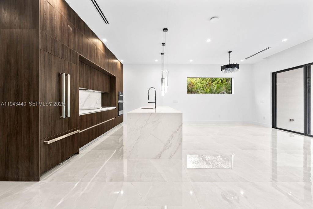 1122 NE 10th Ave Fort Lauderdale, FL 33304