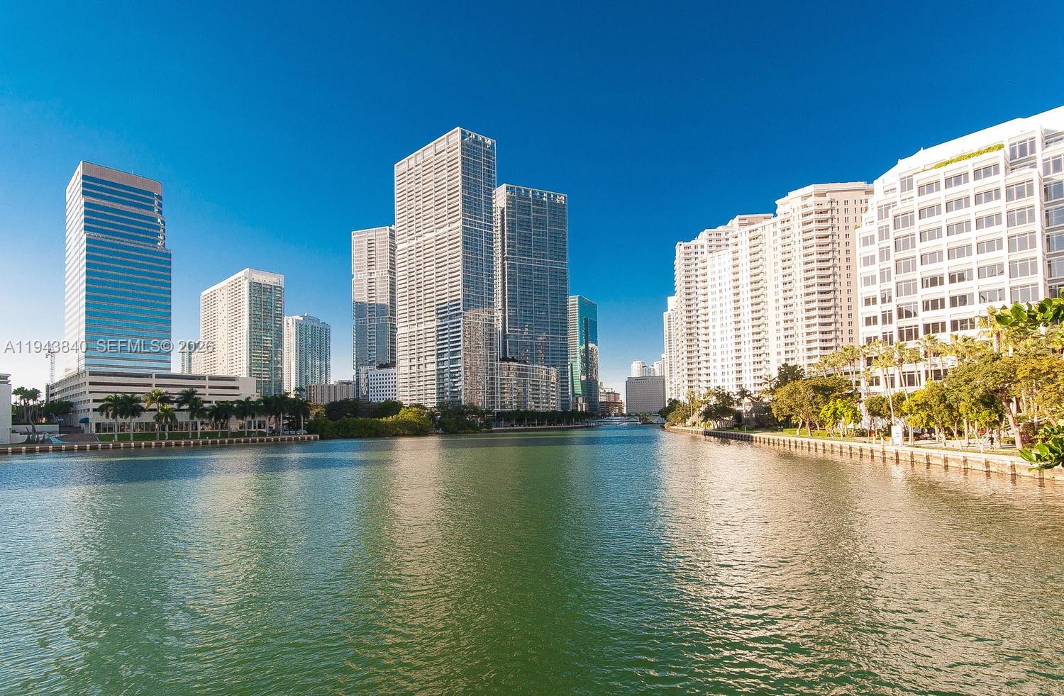 465 Brickell Ave #818