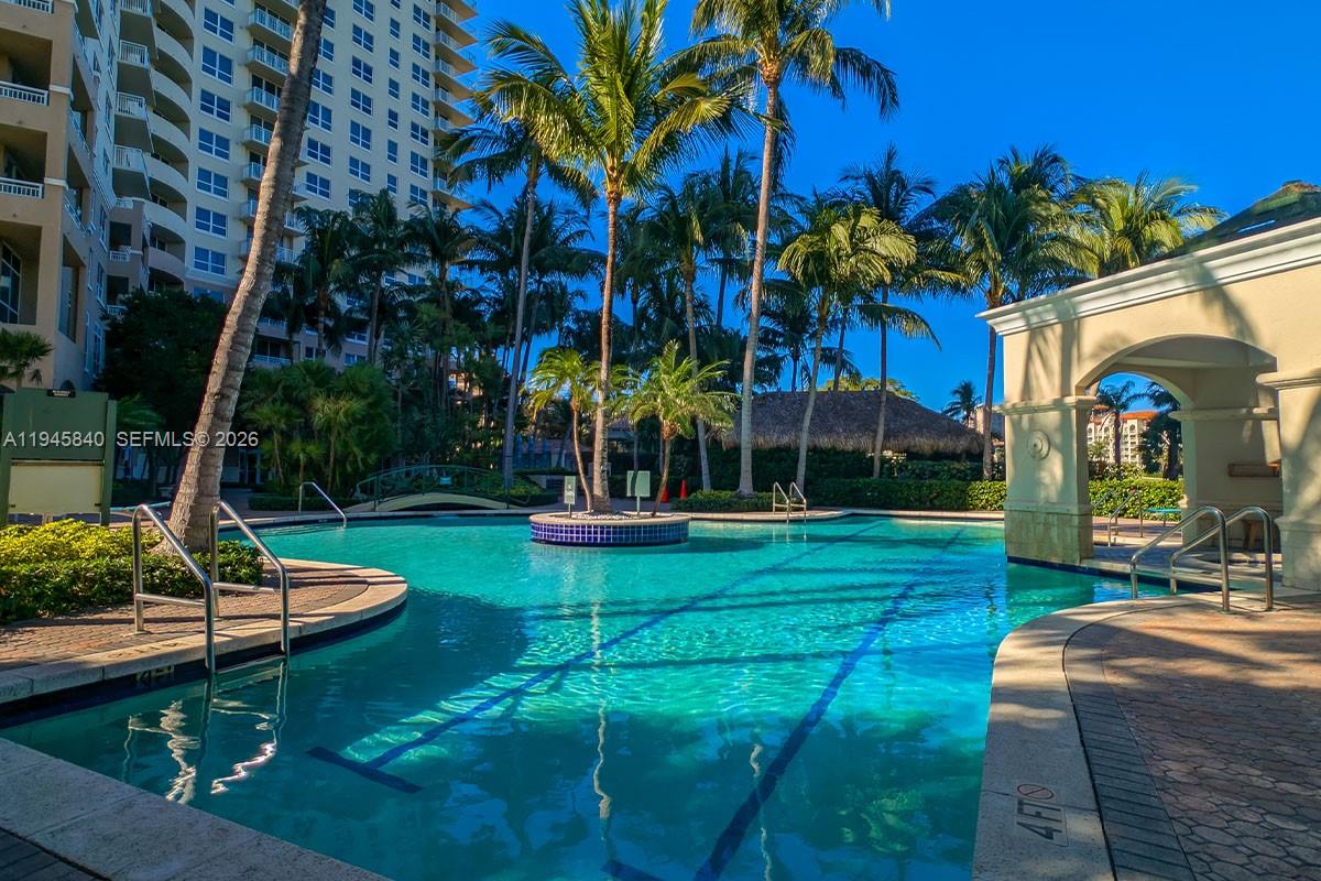 19501 W Country Clb Dr #511