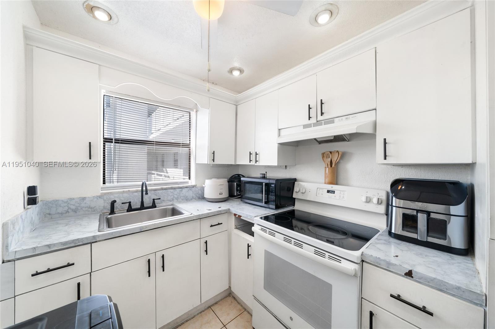 13500 NE 3rd Ct #325 North Miami, FL 33161