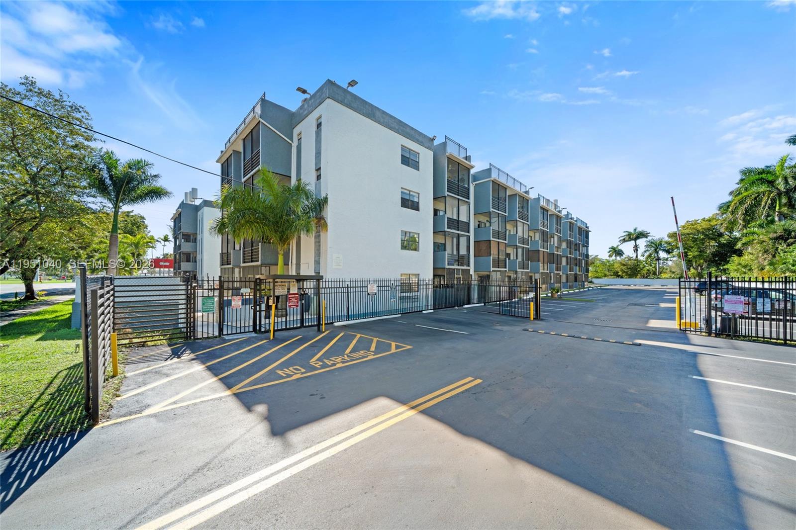 13500 NE 3rd Ct #325 North Miami, FL 33161